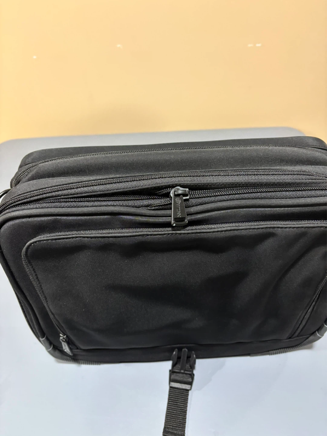 Winn Black messenger Style Bag - photo 3