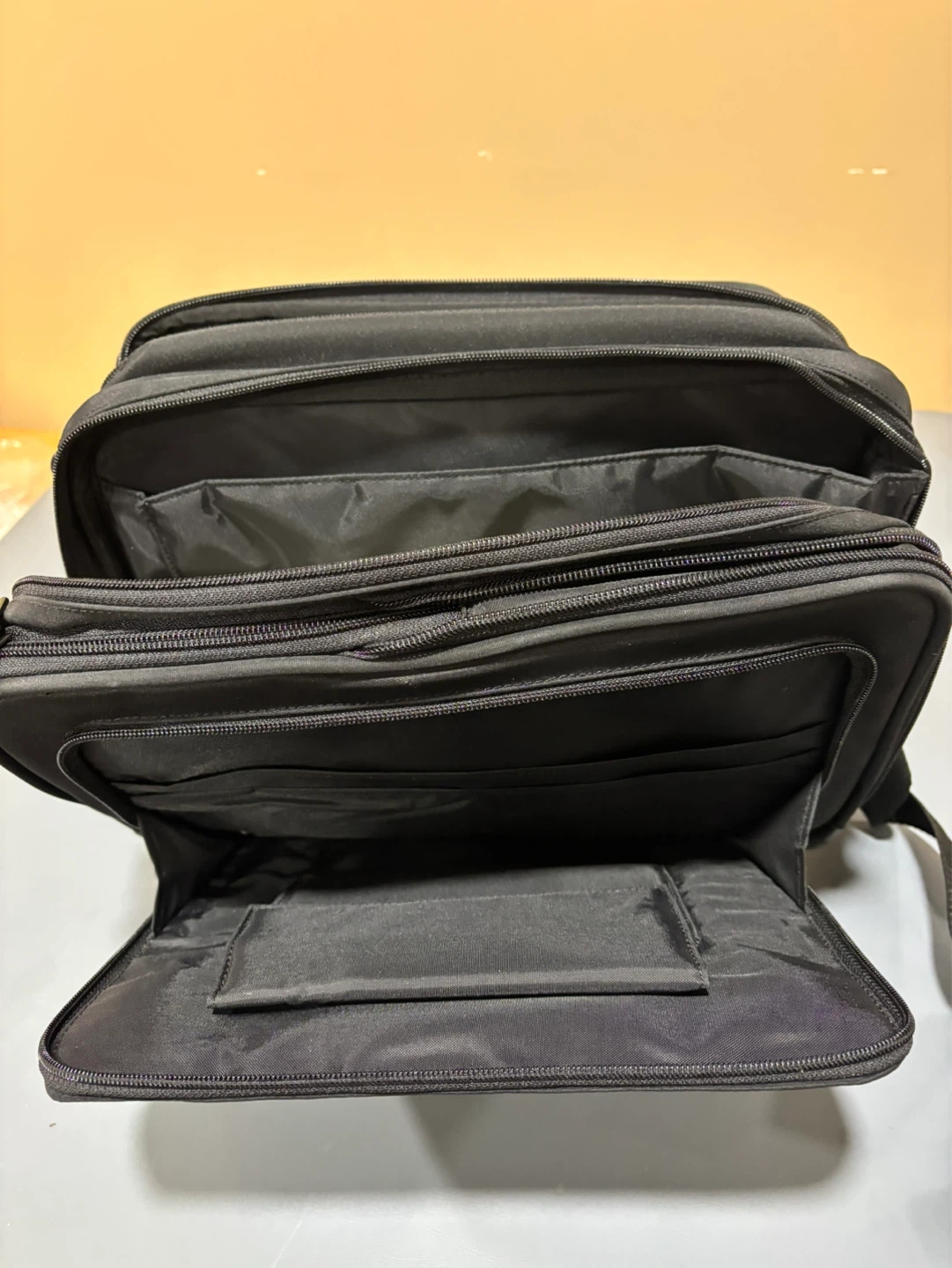 Winn Black messenger Style Bag - photo 4