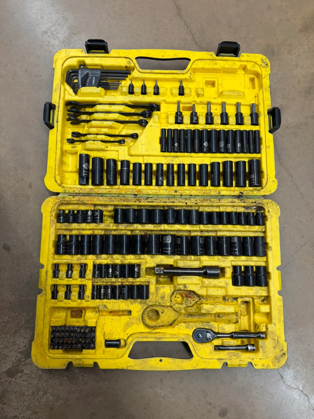 Stanley 183 Piece Professional Grade Socket Set - photo 2
