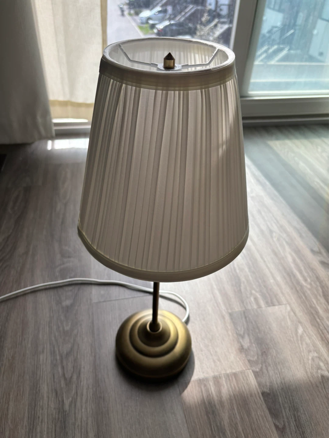 White Pleated Table Lamp - photo 3