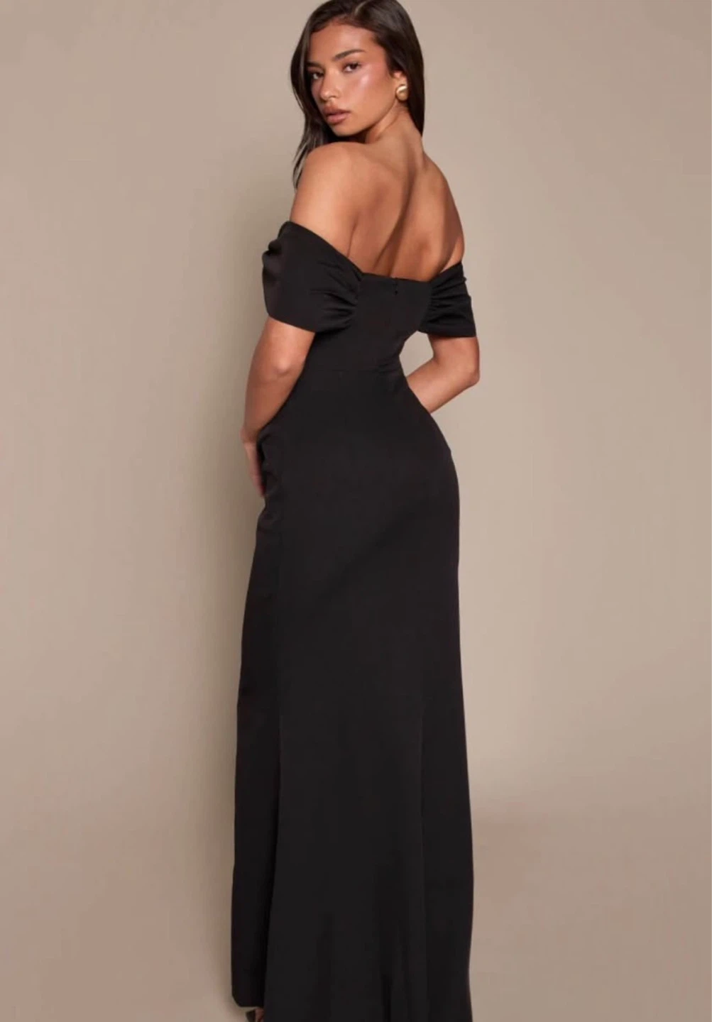 Black Off-the-Shoulder Maxi Dress - photo 2