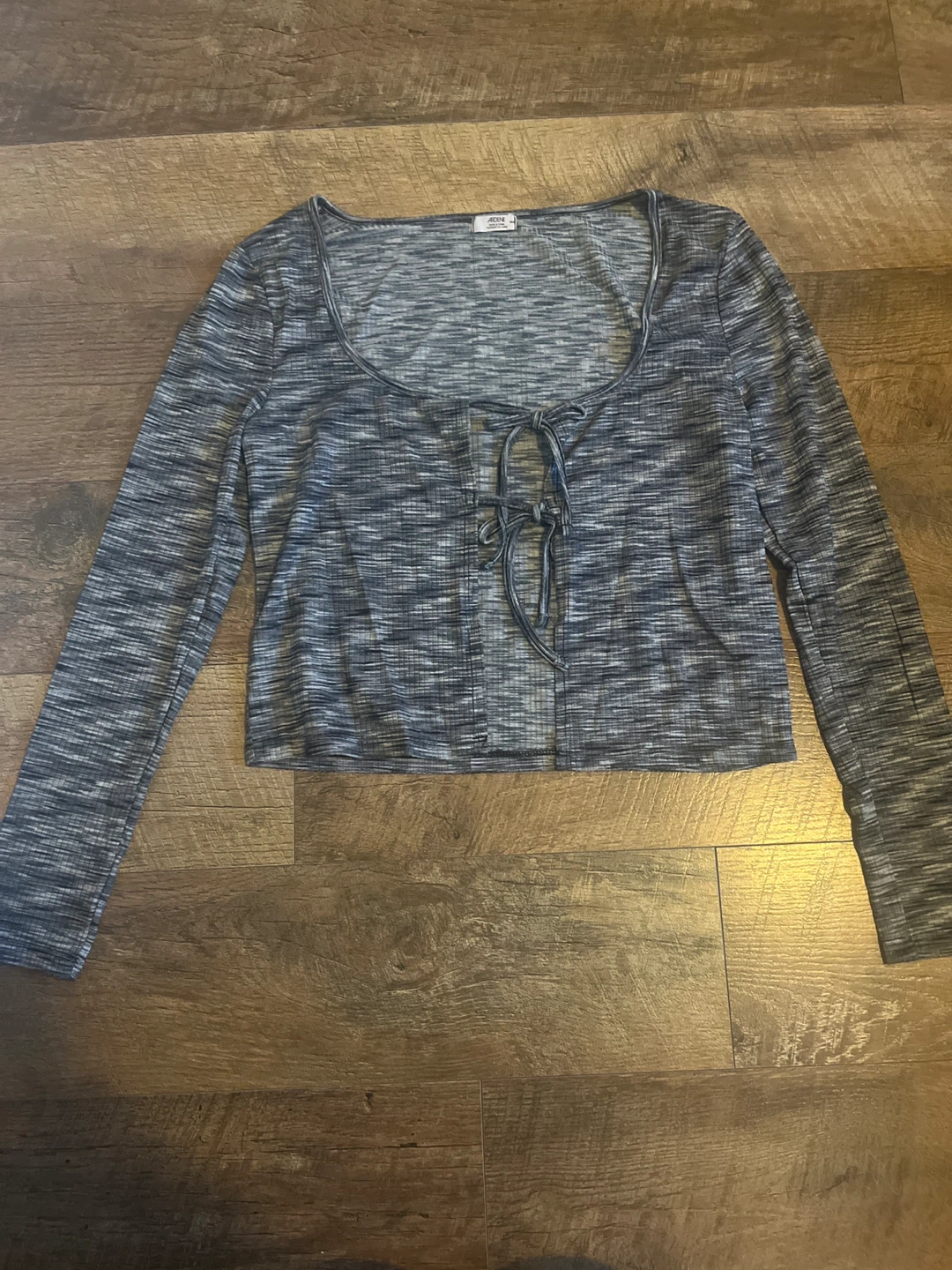 White Mark Long Sleeve Grey Marled Tie Front Top🌱