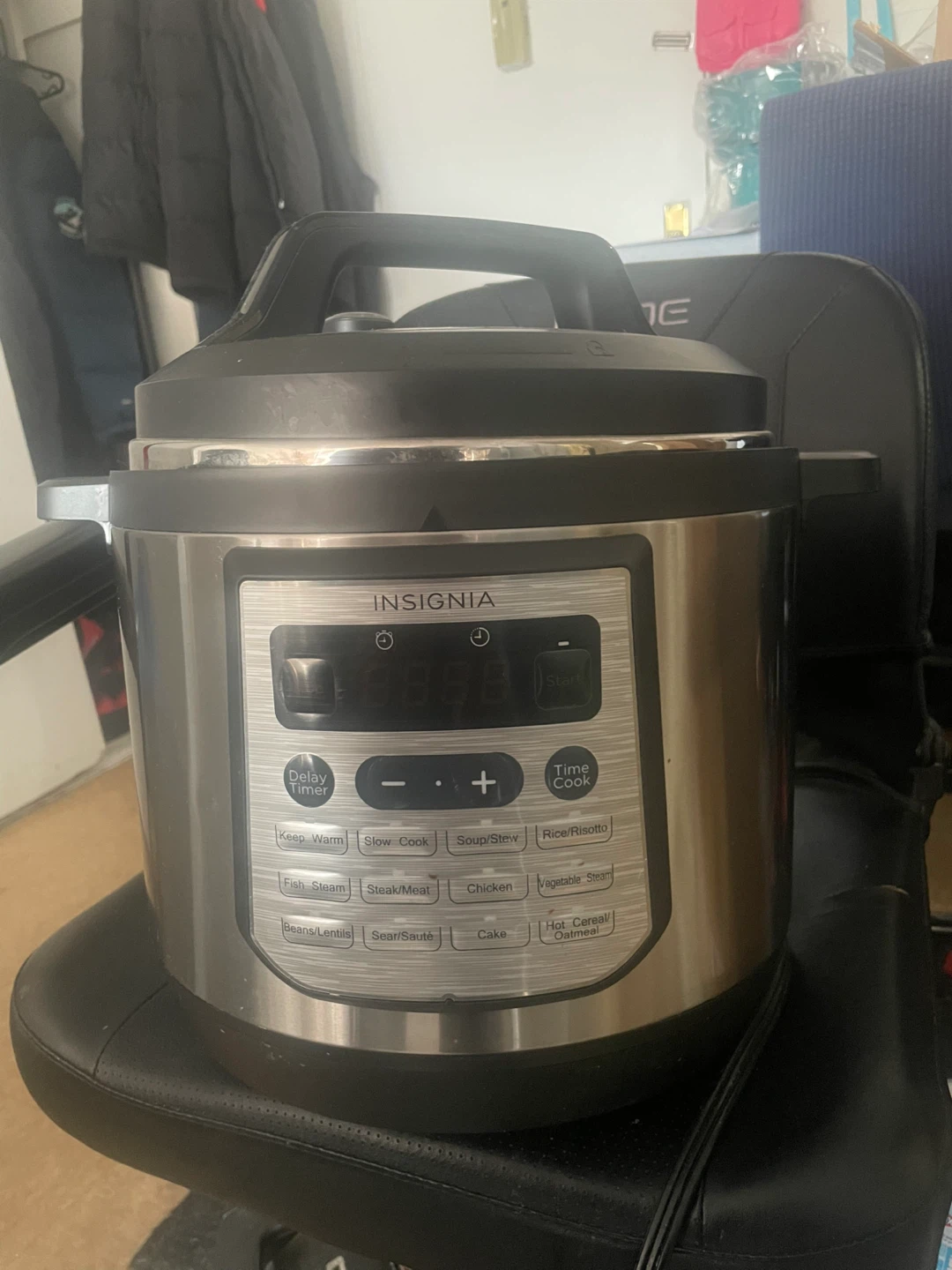 Insignia Electric Multi-Cooker Pressure Cooker