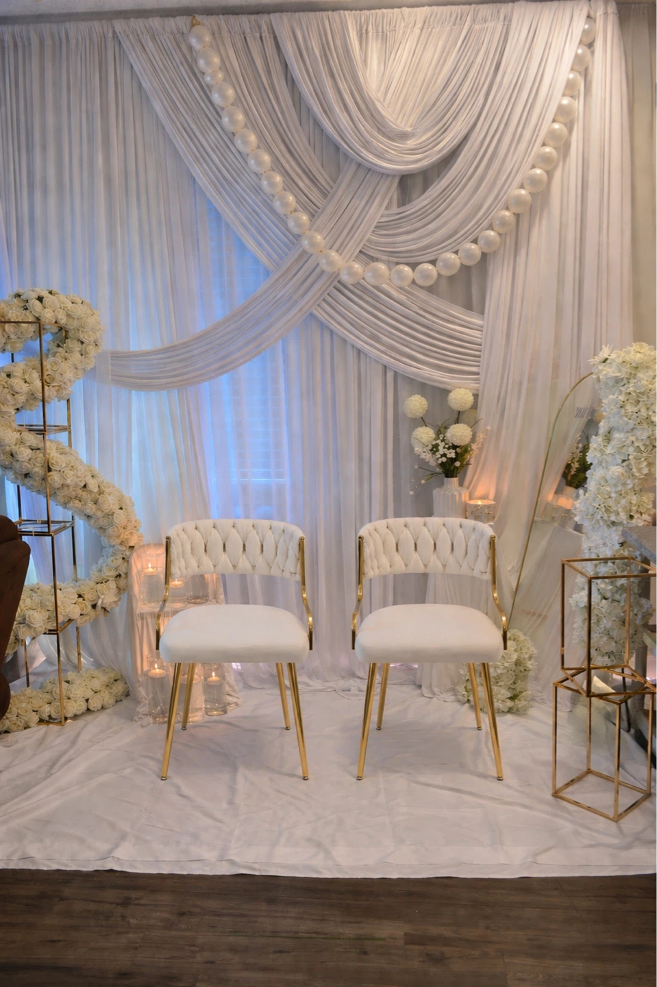 RENT White and gold themed background for baby shower, waiting……