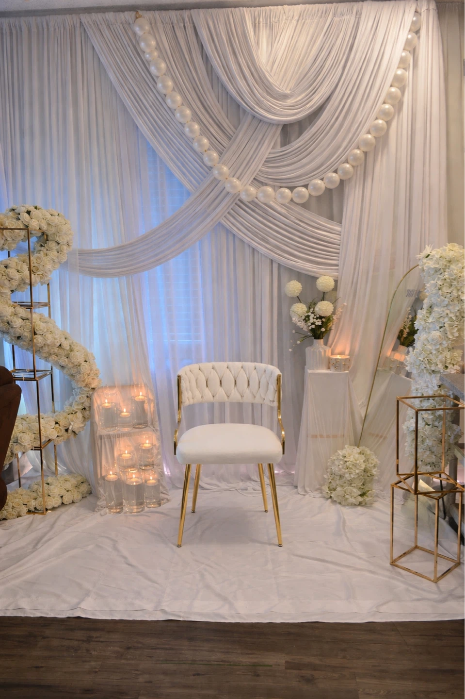 RENT White and gold themed background for baby shower, waiting…… - photo 2