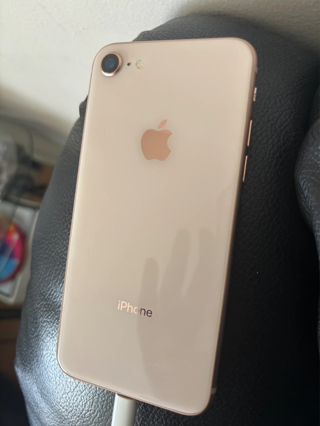 Rose Gold iPhone 8 - photo 2