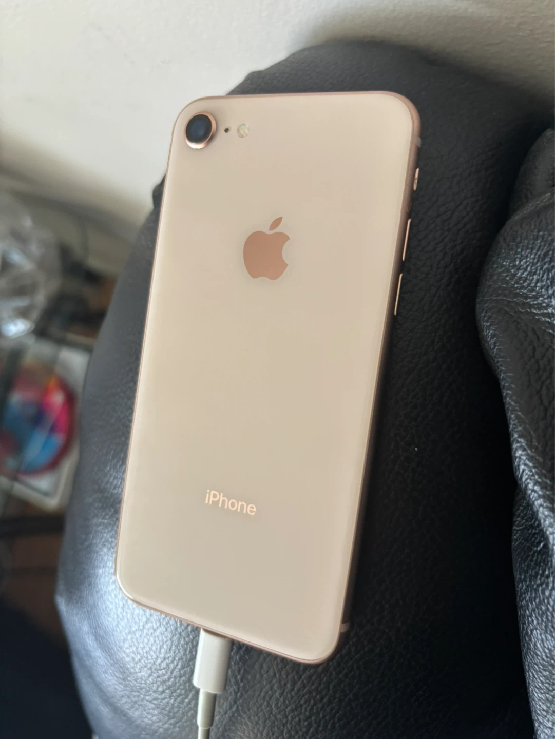 Rose Gold iPhone 8 - photo 3