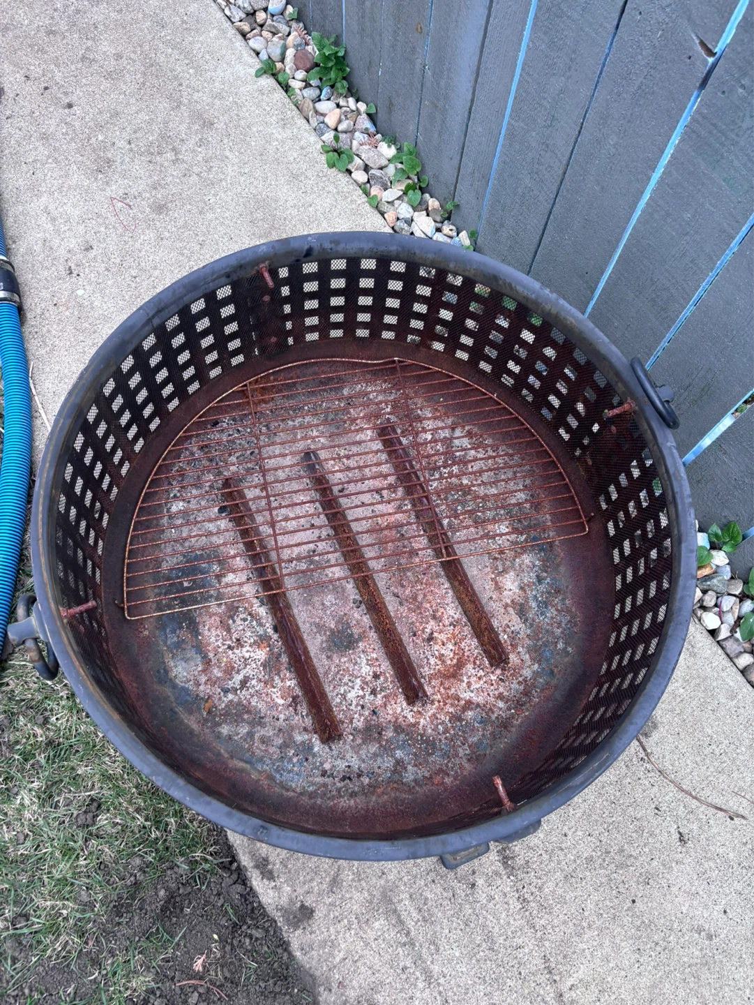 Metal Fire Pit with Spark Screen - photo 2