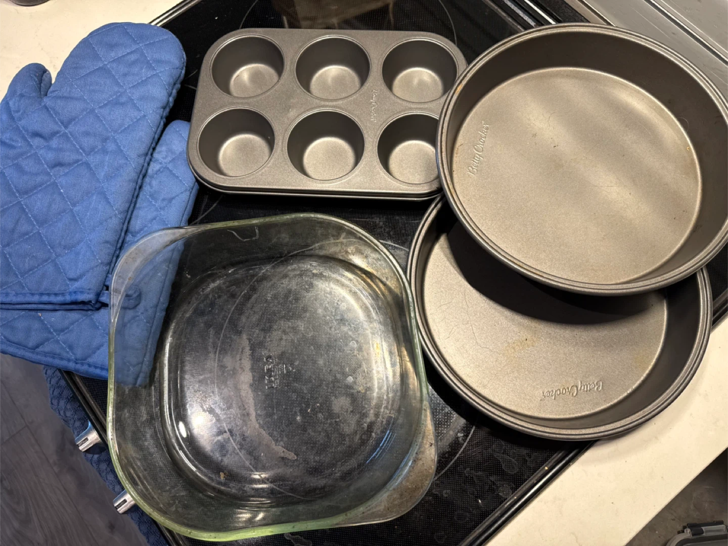 Baking Set: Muffin Pan, Round Pans, Glass Dish & Oven Mitts