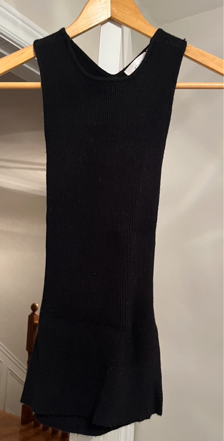 Black ribbed sleeveless top with criss-cross back - XS
