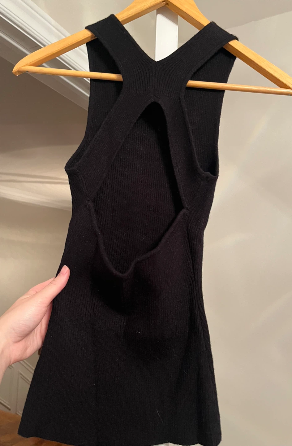 Black ribbed sleeveless top with criss-cross back - XS - photo 2