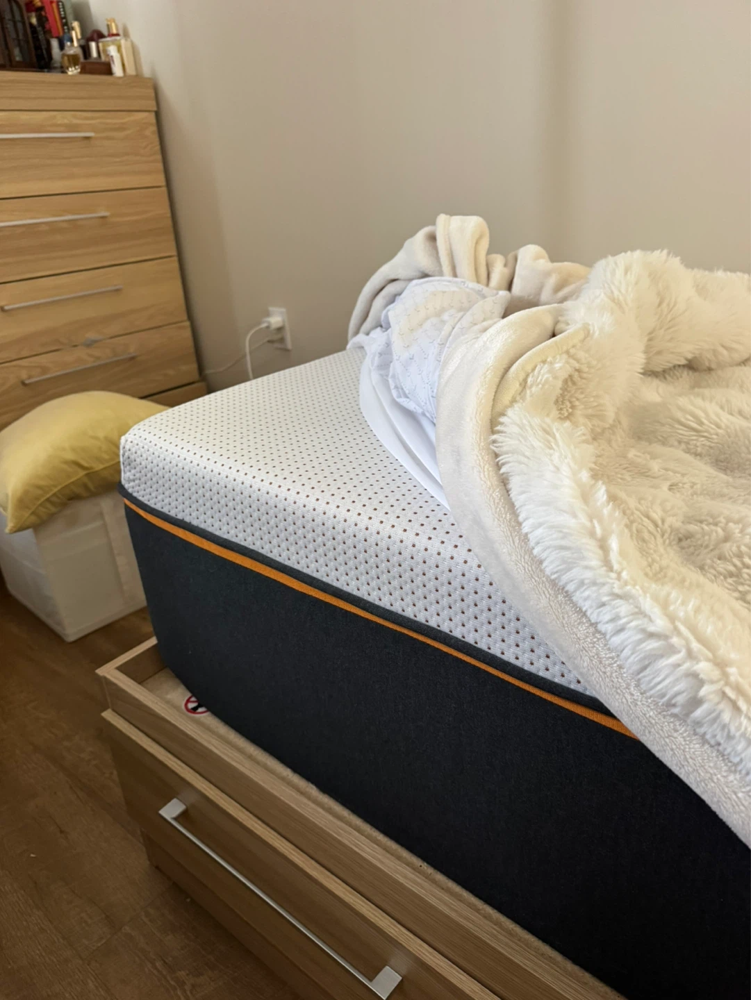 Twin Bed with Storage Drawers and Pink Cloud Bedding - photo 4