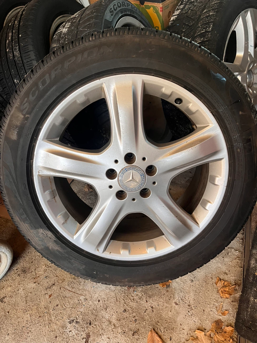 Mercedes SUV Pirelli Scorpion 255/50 R19 107V