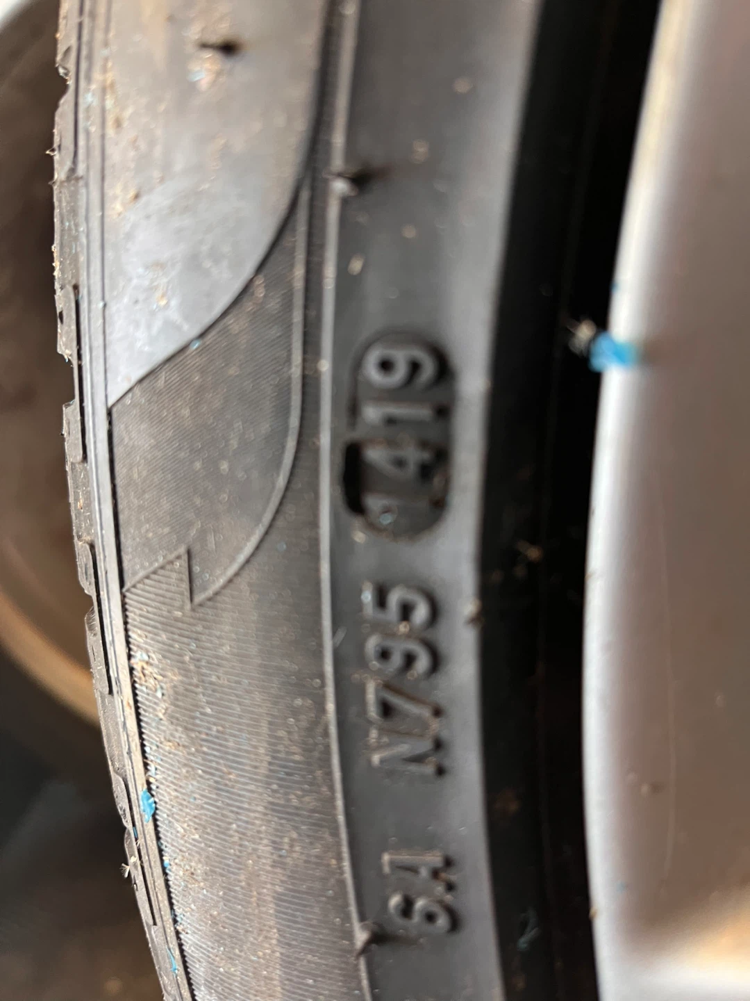 Mercedes Pirelli Winter Tires (255/45 R20) - photo 4