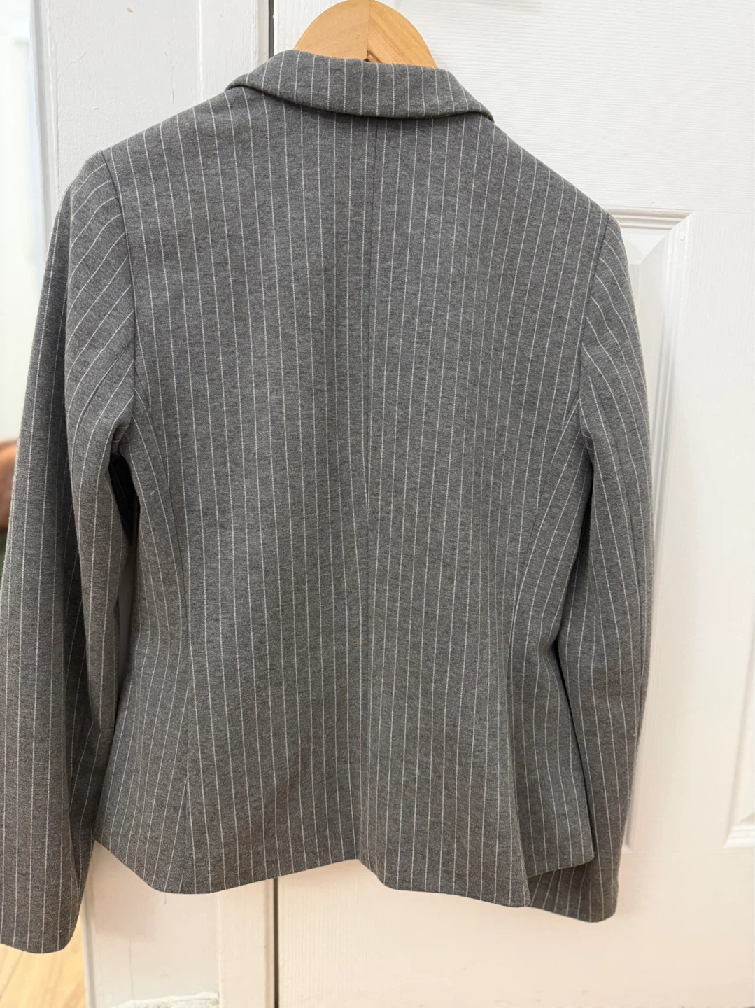 Banana Republic Grey Pinstripe Blazer - Size 8 - photo 4