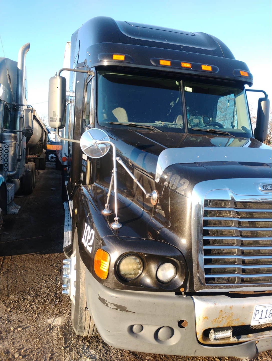 Freightliner Semi Truck - photo 2