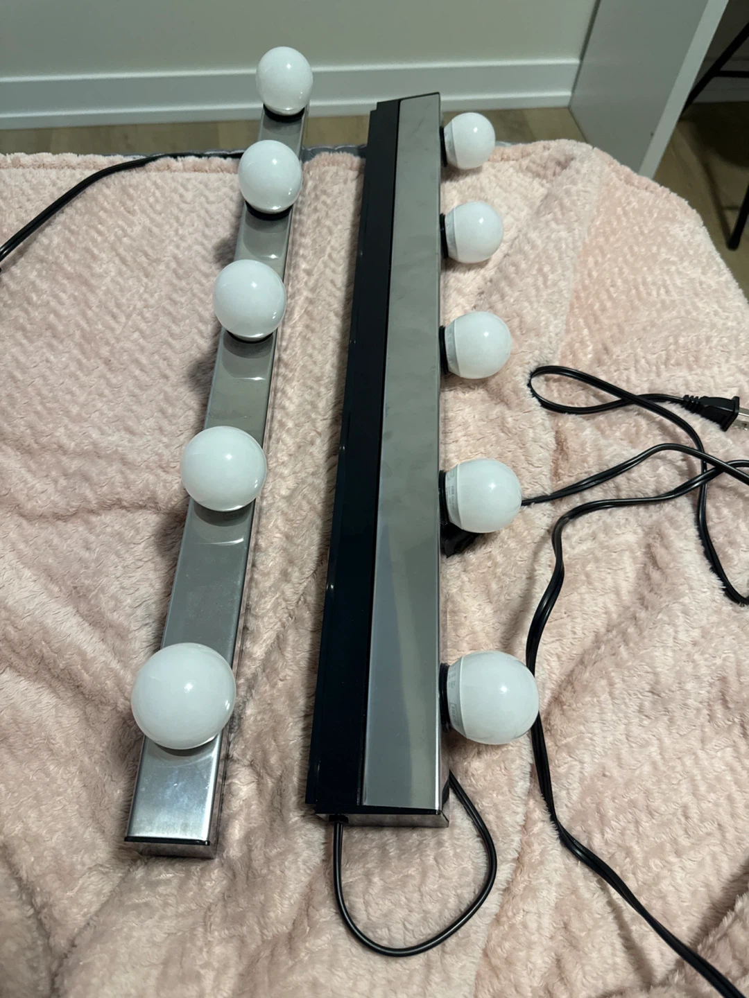 Vanity Mirror Light Bar with 6 Bulbs