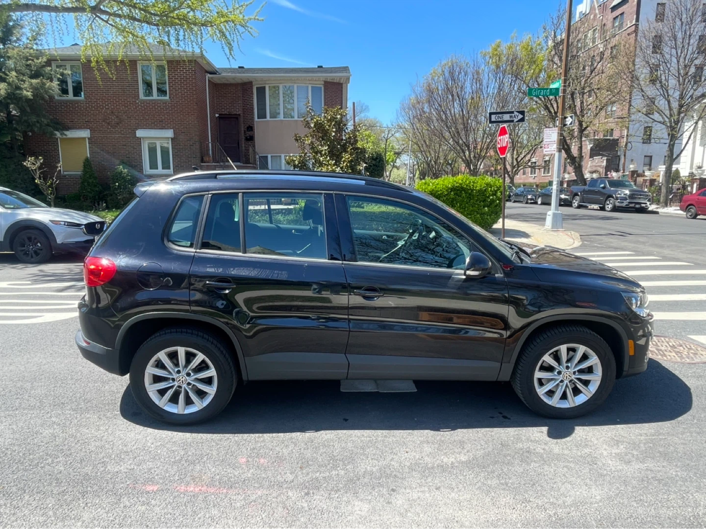 2017 Black Volkswagen Tiguan Limited SUV - photo 2