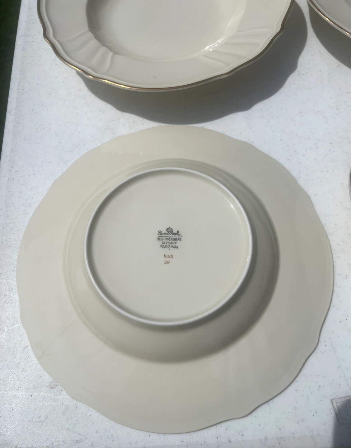 12 Rosenthal Selb Germany Parzival 9 7/8” Soup Bowls Gold Trim - photo 4