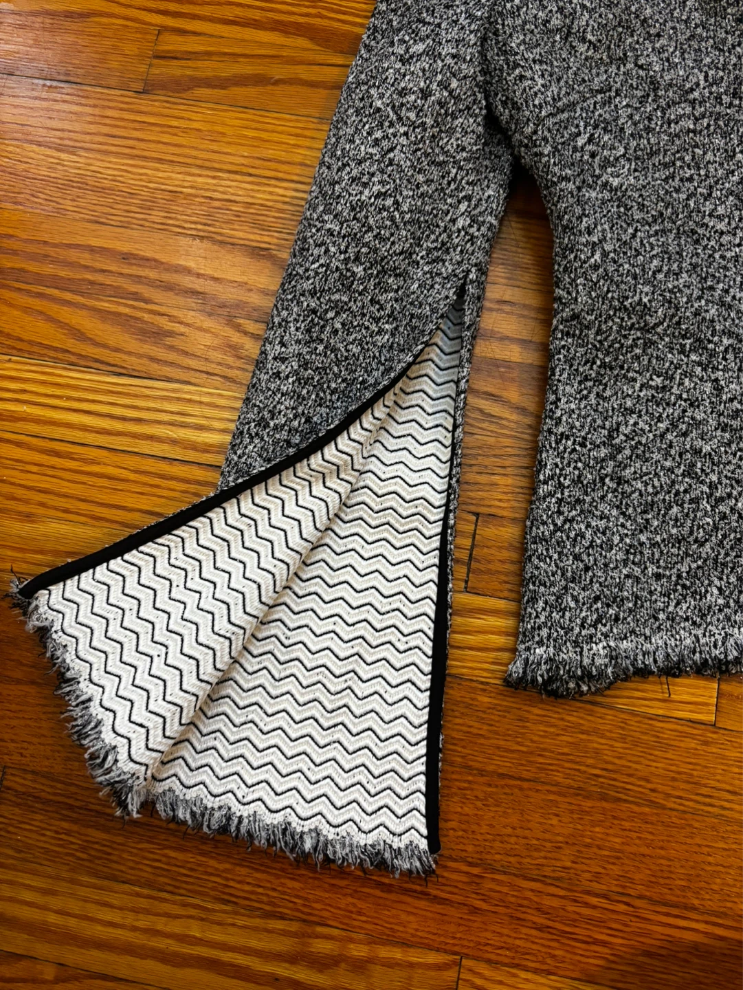 C/MEO Collective Black and White Textured V-Neck Sweater - photo 3