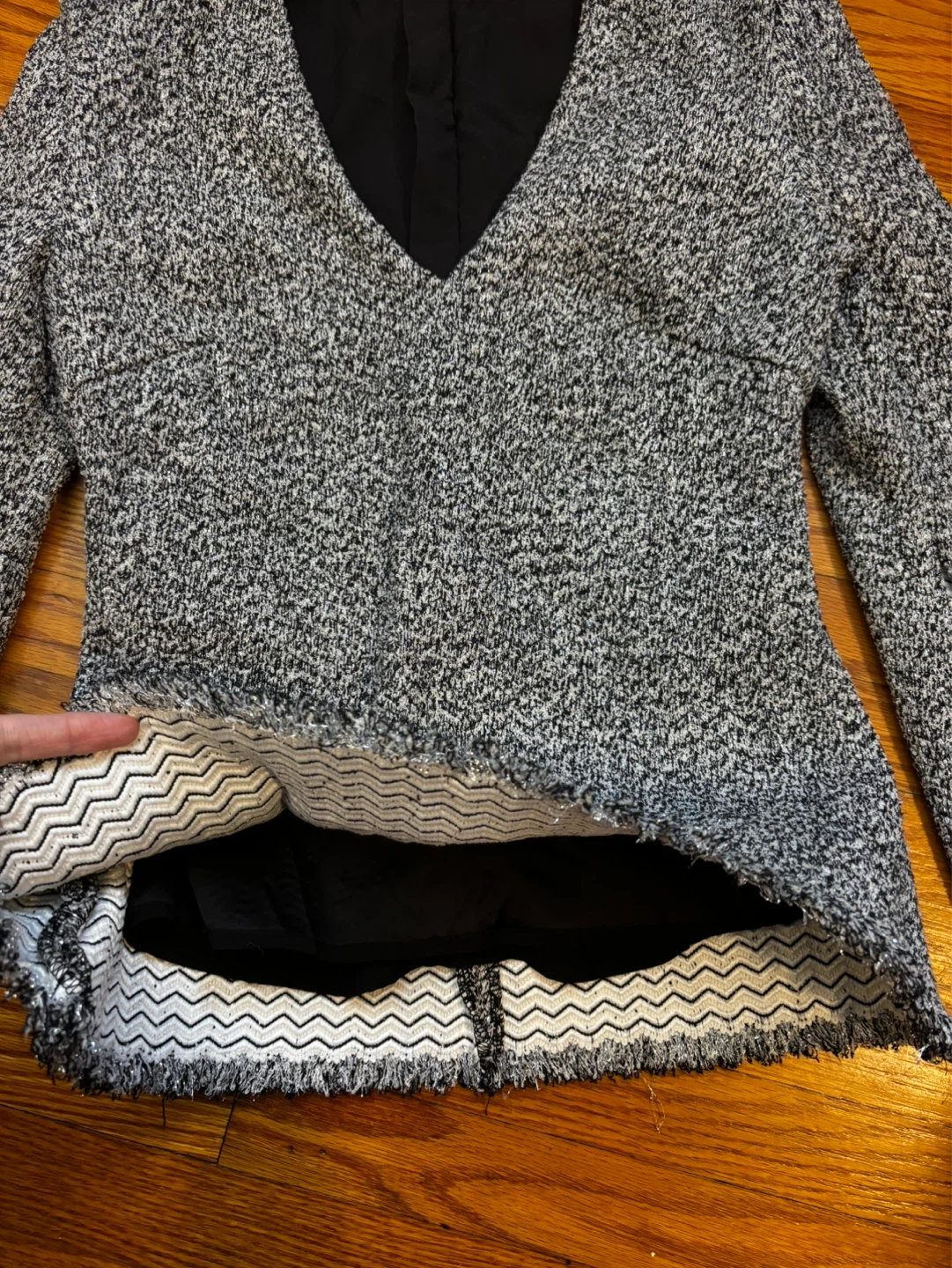 C/MEO Collective Black and White Textured V-Neck Sweater - photo 4