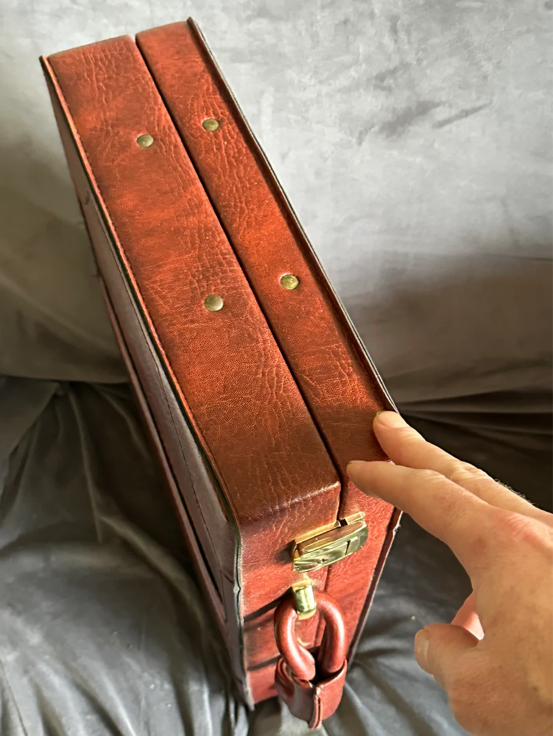 Dark brown leather briefcase - photo 4