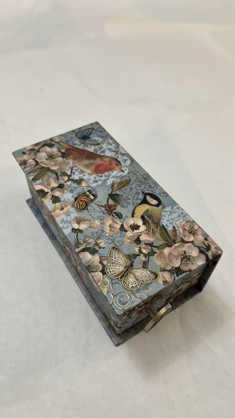 🌱NEW Birds & Butterflies Music Box w Verbena Soap