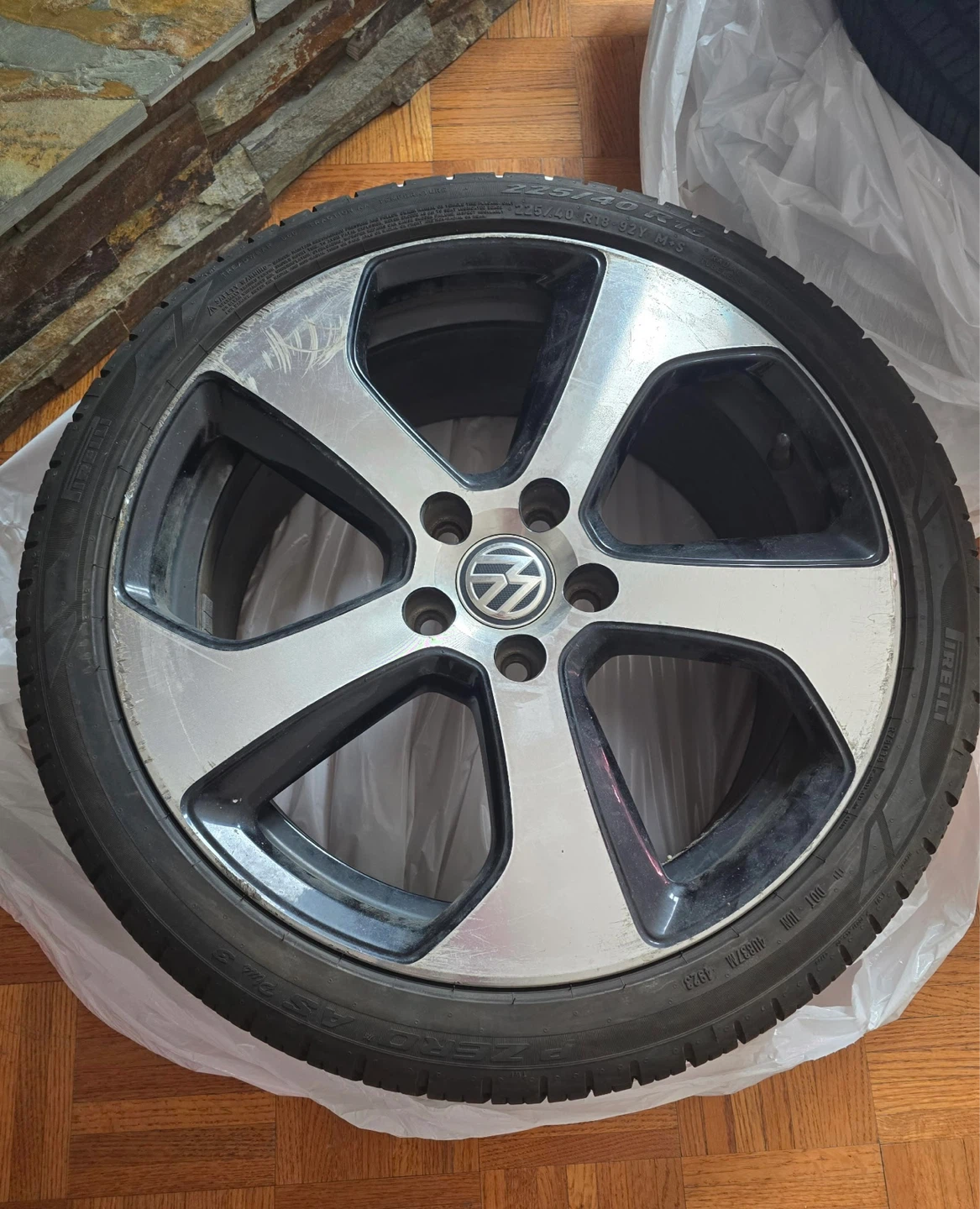 Set of Four 225/40 R18 Alloy Wheels with Pirelli Tires