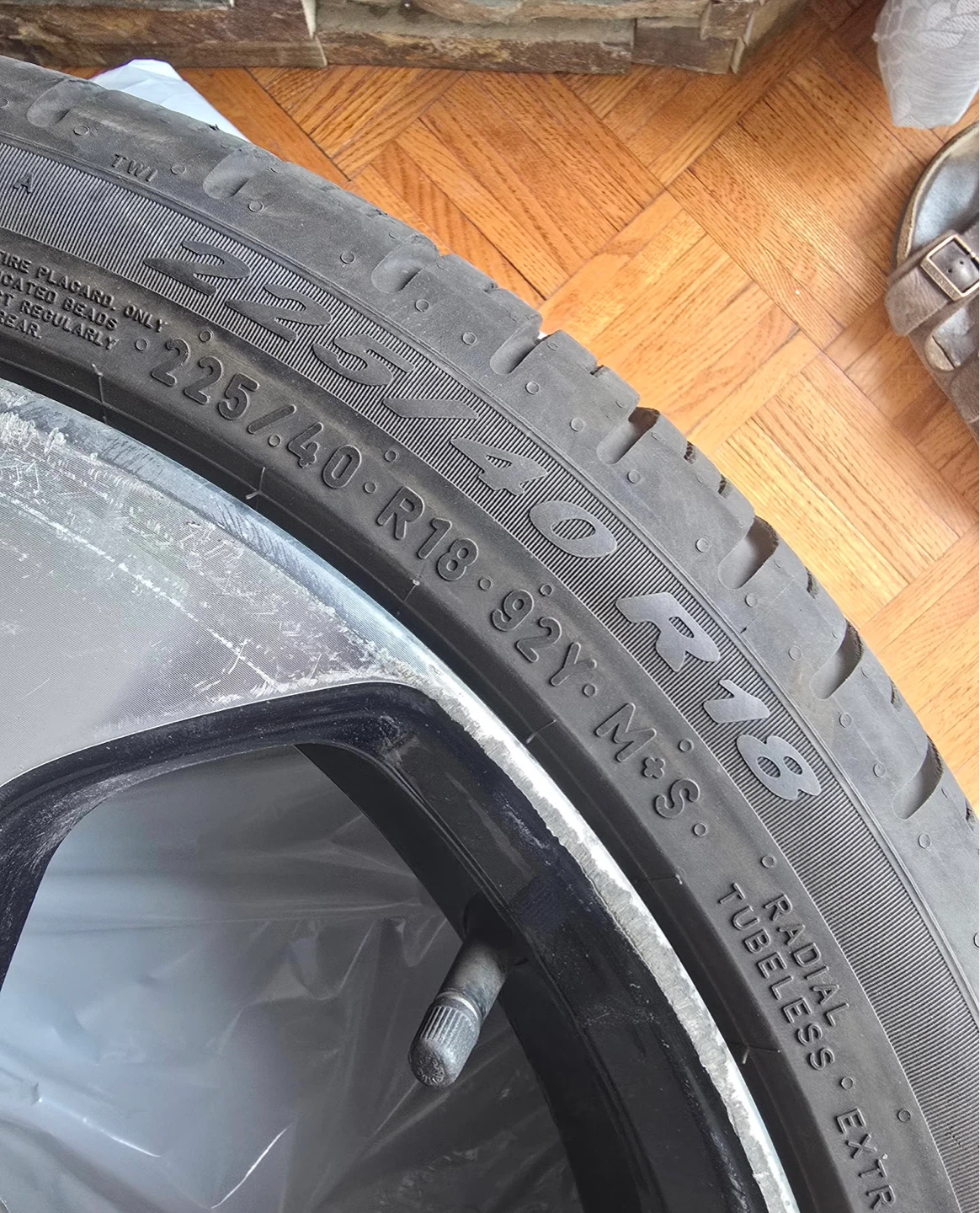 Set of Four 225/40 R18 Alloy Wheels with Pirelli Tires - photo 4