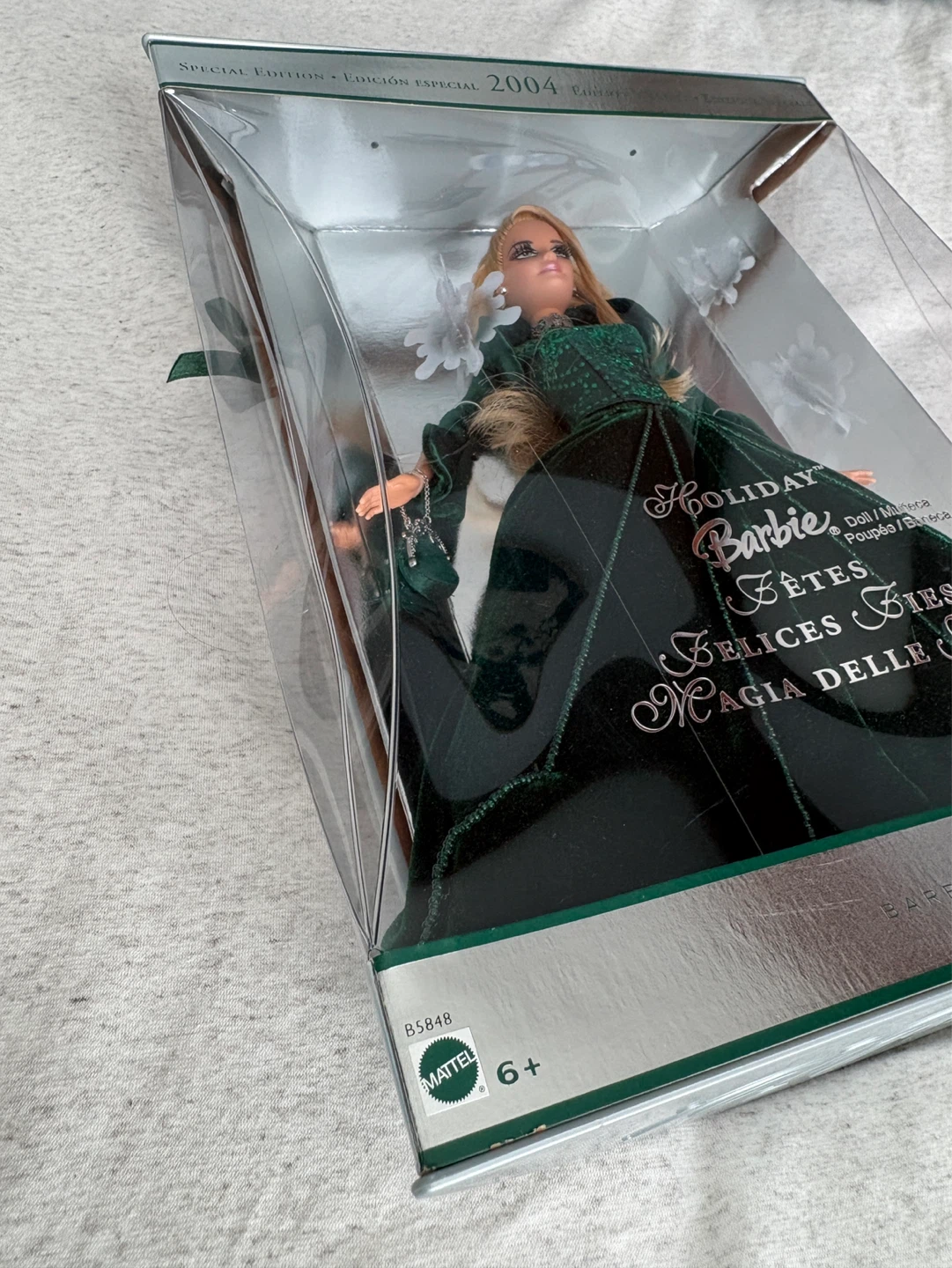 Holiday Barbie 2004 Special Edition Doll - photo 4