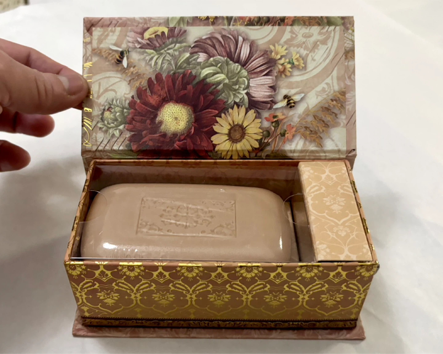🌱NEW Bees & Floral Music Box w Pumpkin Pie Soap - photo 2