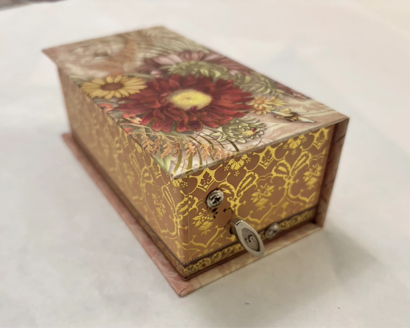 🌱NEW Bees & Floral Music Box w Pumpkin Pie Soap - photo 3