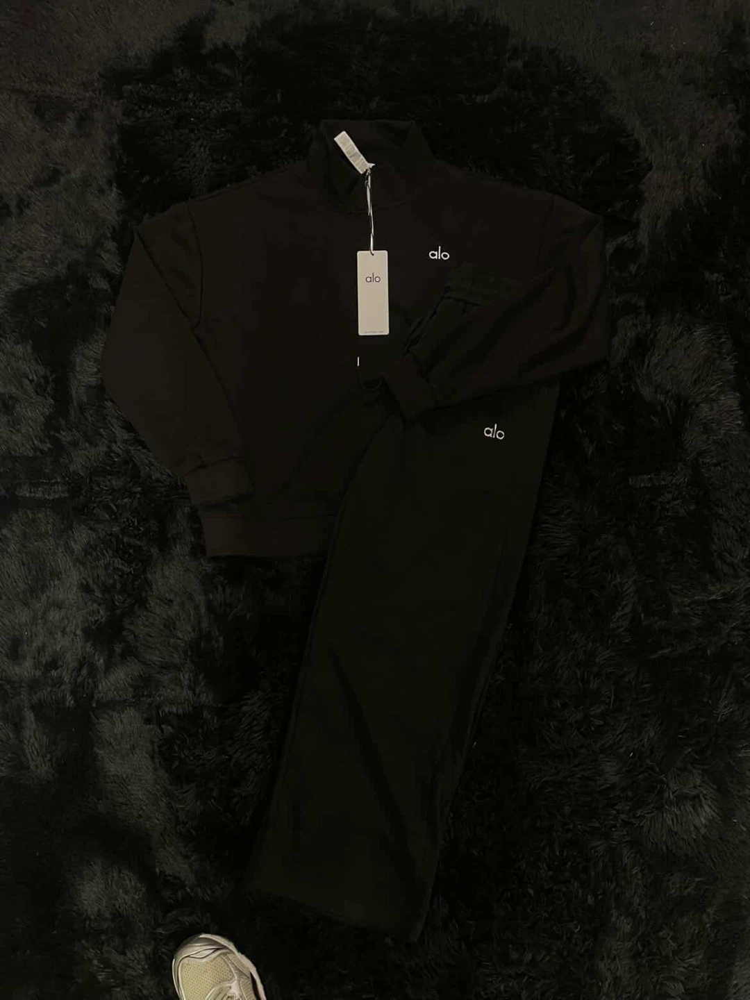 Alo yoga quarter zips - photo 2