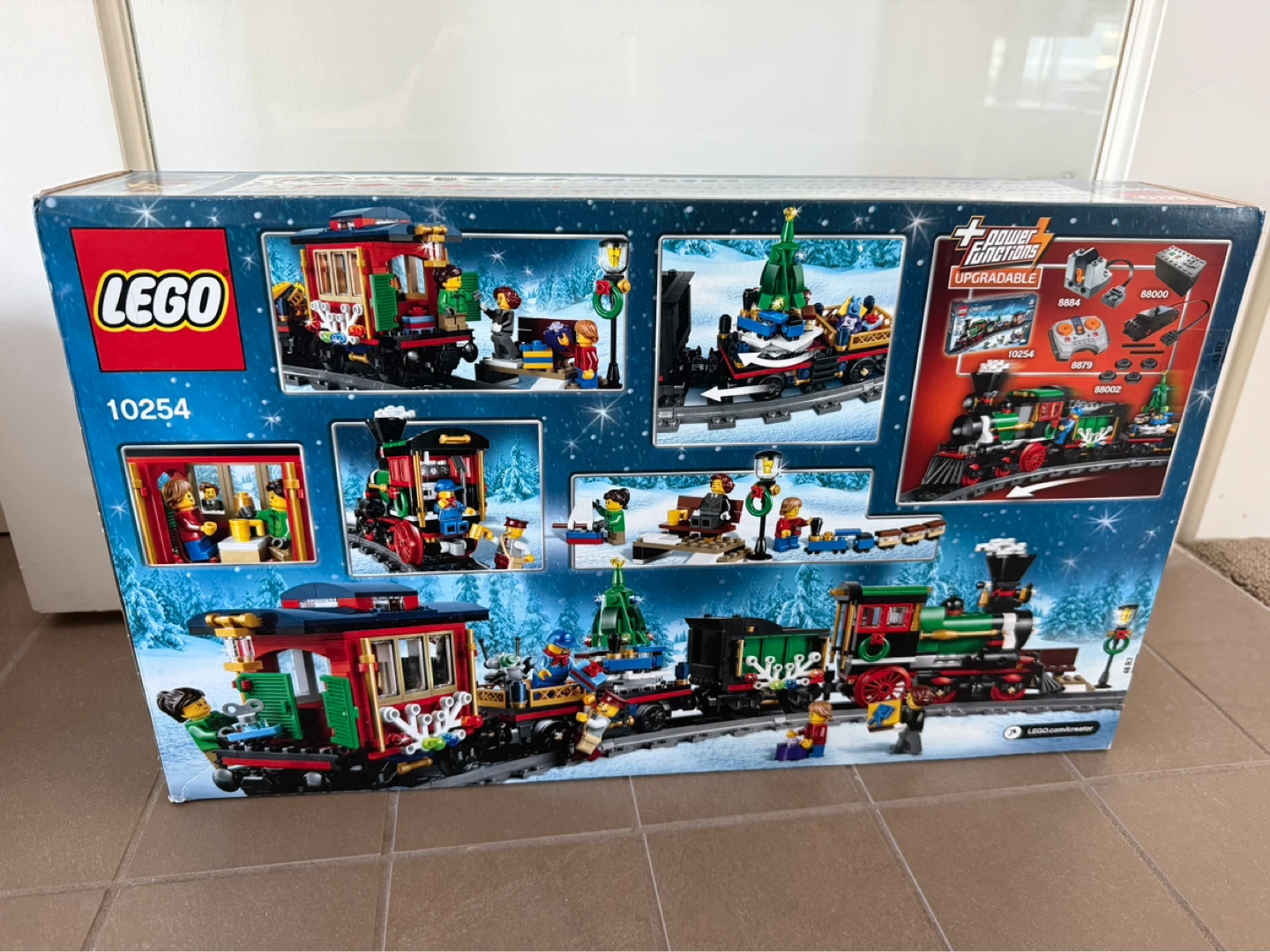 LEGO Creator Winter Holiday Train 10254 - photo 2