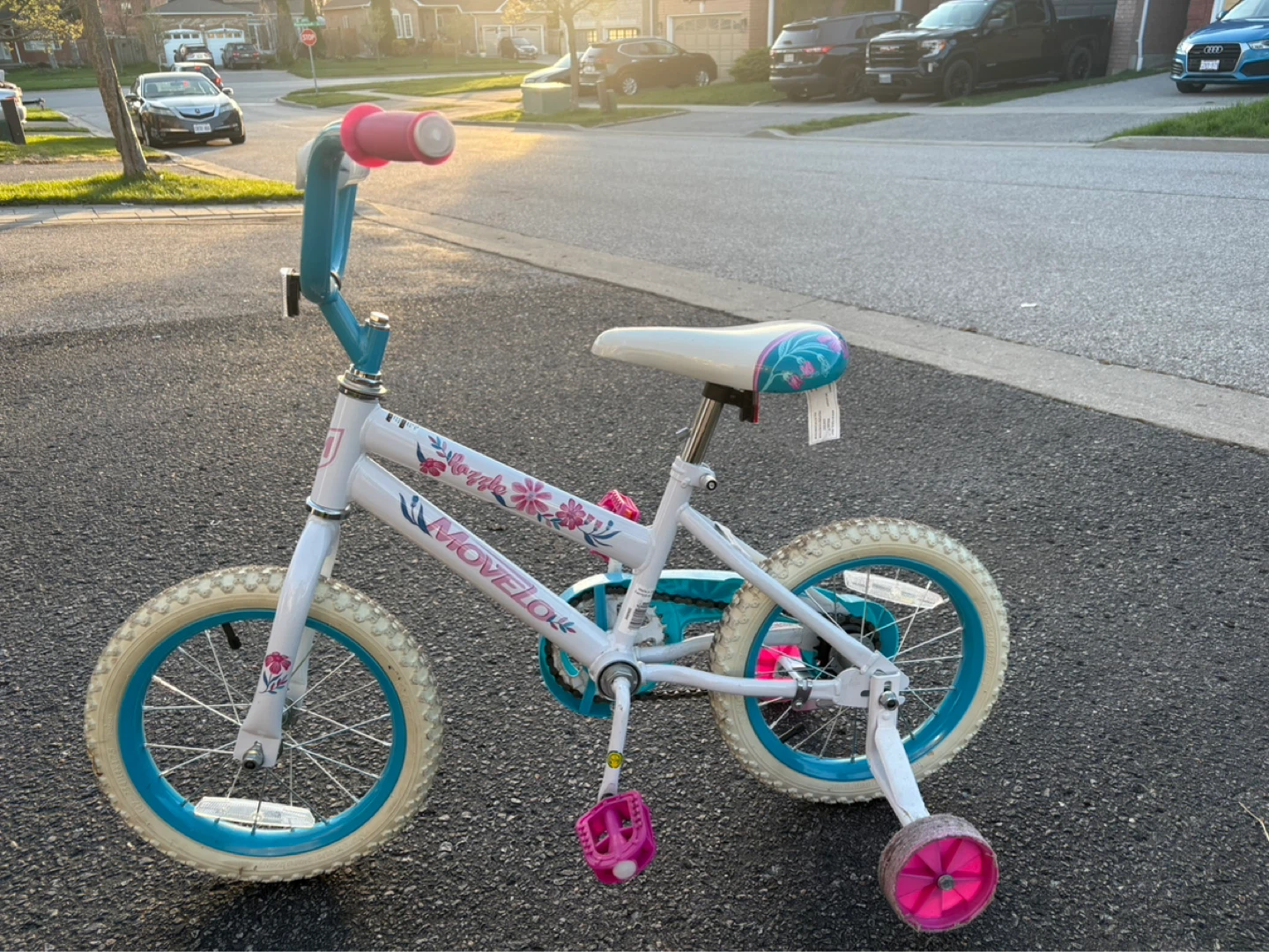 Movelo Kids Bike with Training Wheels