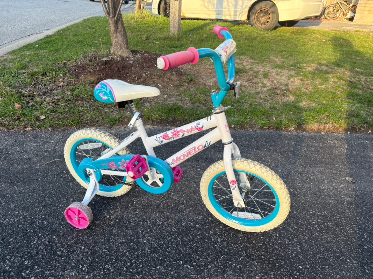 Movelo Kids Bike with Training Wheels - photo 2