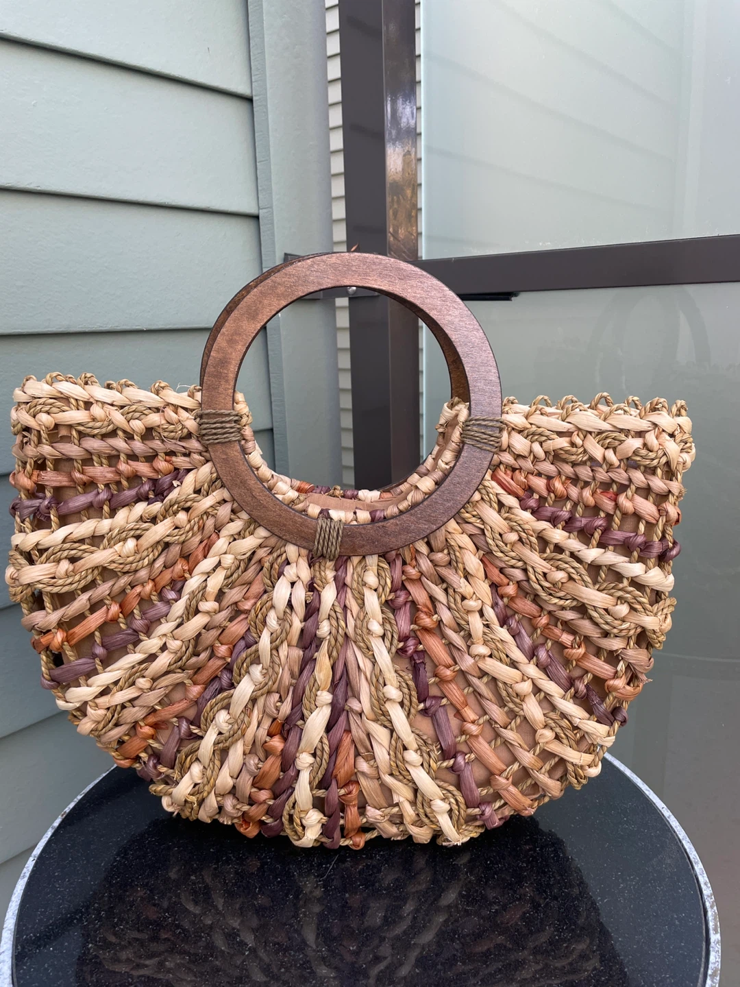 Woven Strombo handbag wooden ring beach purse - photo 3
