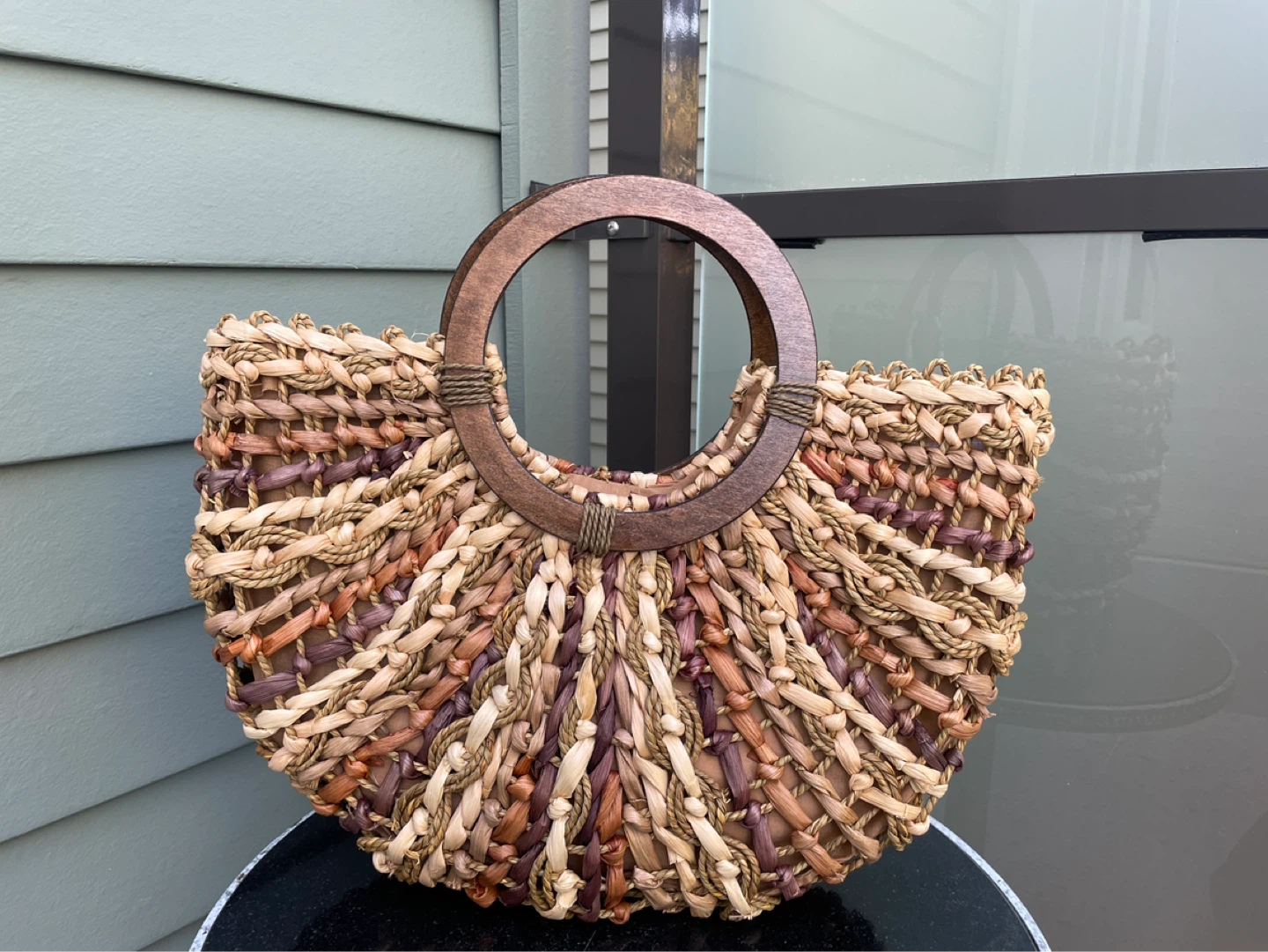 Woven Strombo handbag wooden ring beach purse - photo 2