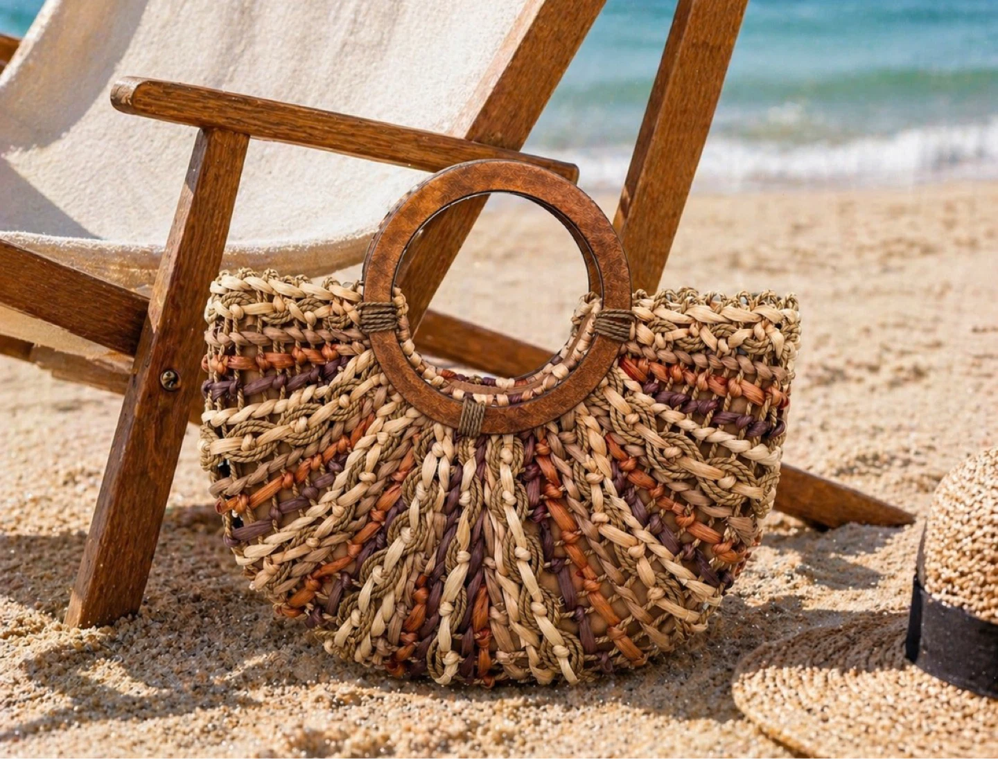 Woven Strombo handbag wooden ring beach purse