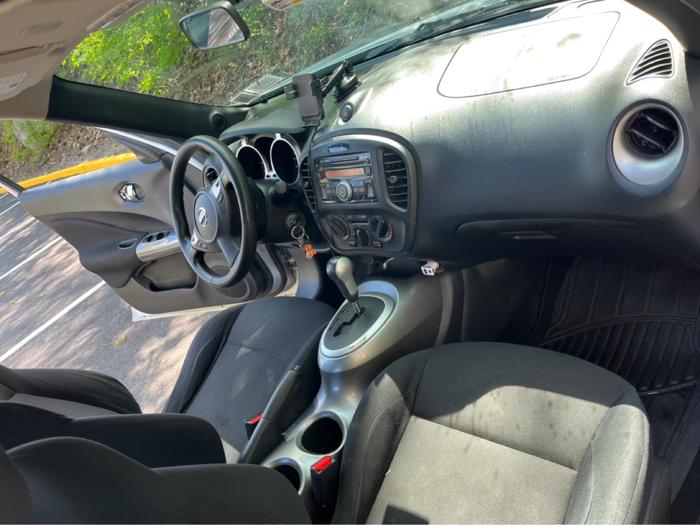Silver Nissan Juke AWD 2014 - photo 3