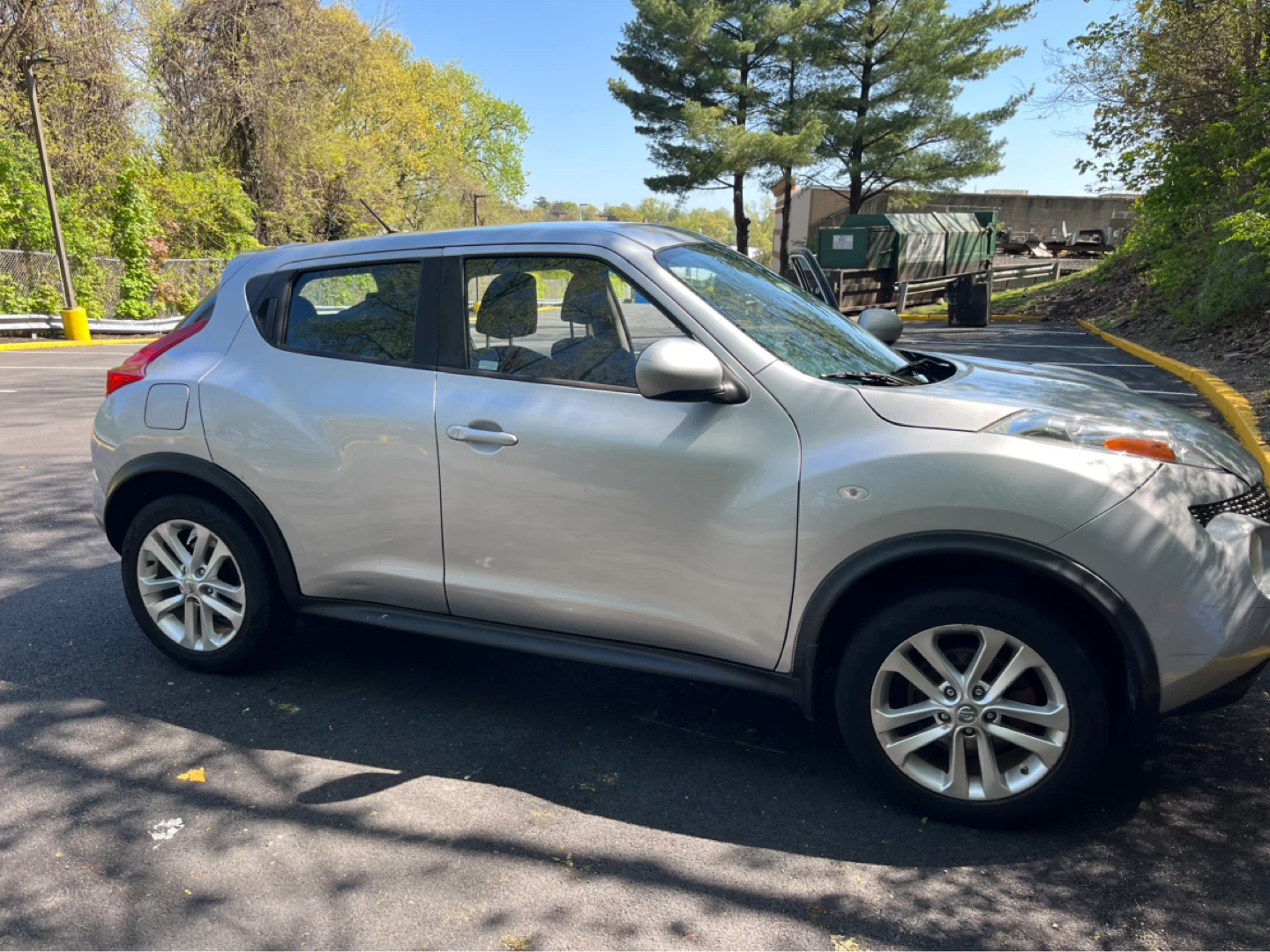 Silver Nissan Juke AWD 2014