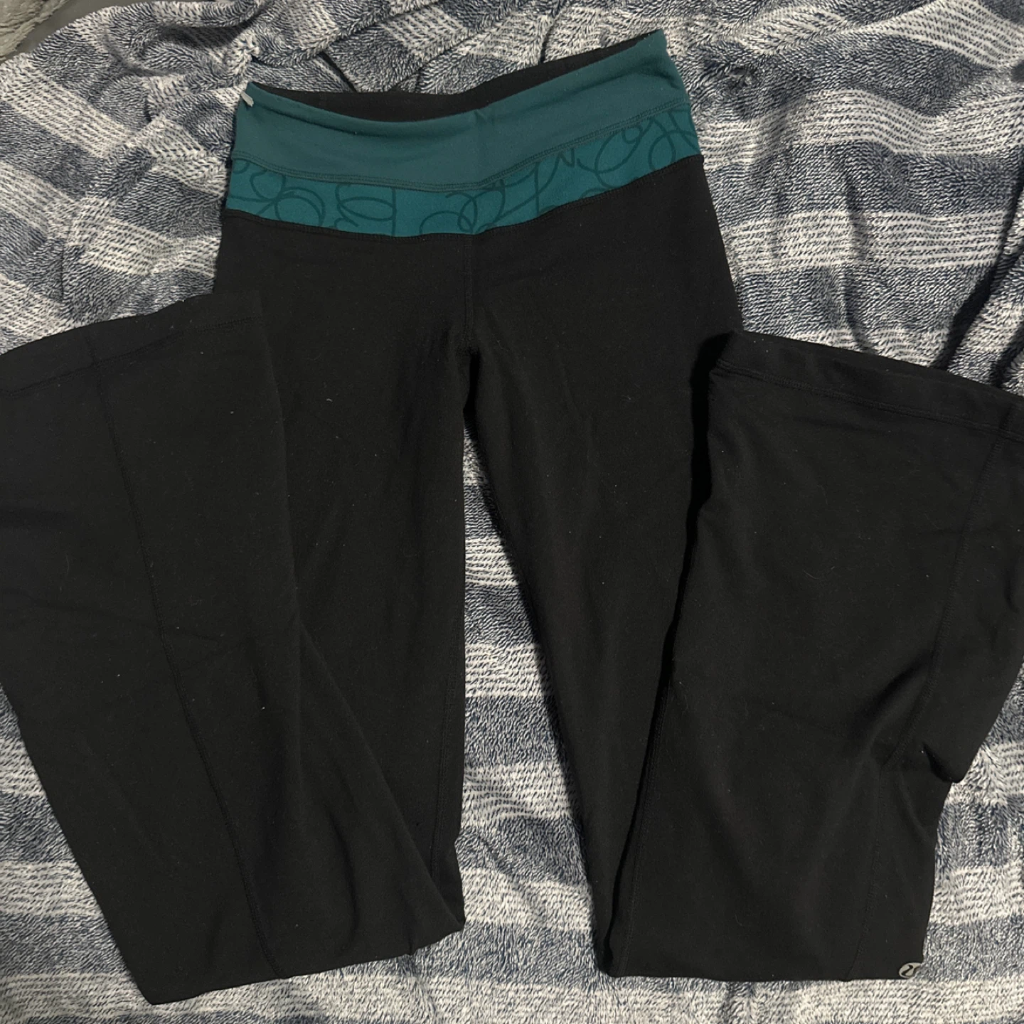 Lululemon Black Yoga Pants with Teal Waistband - photo 2