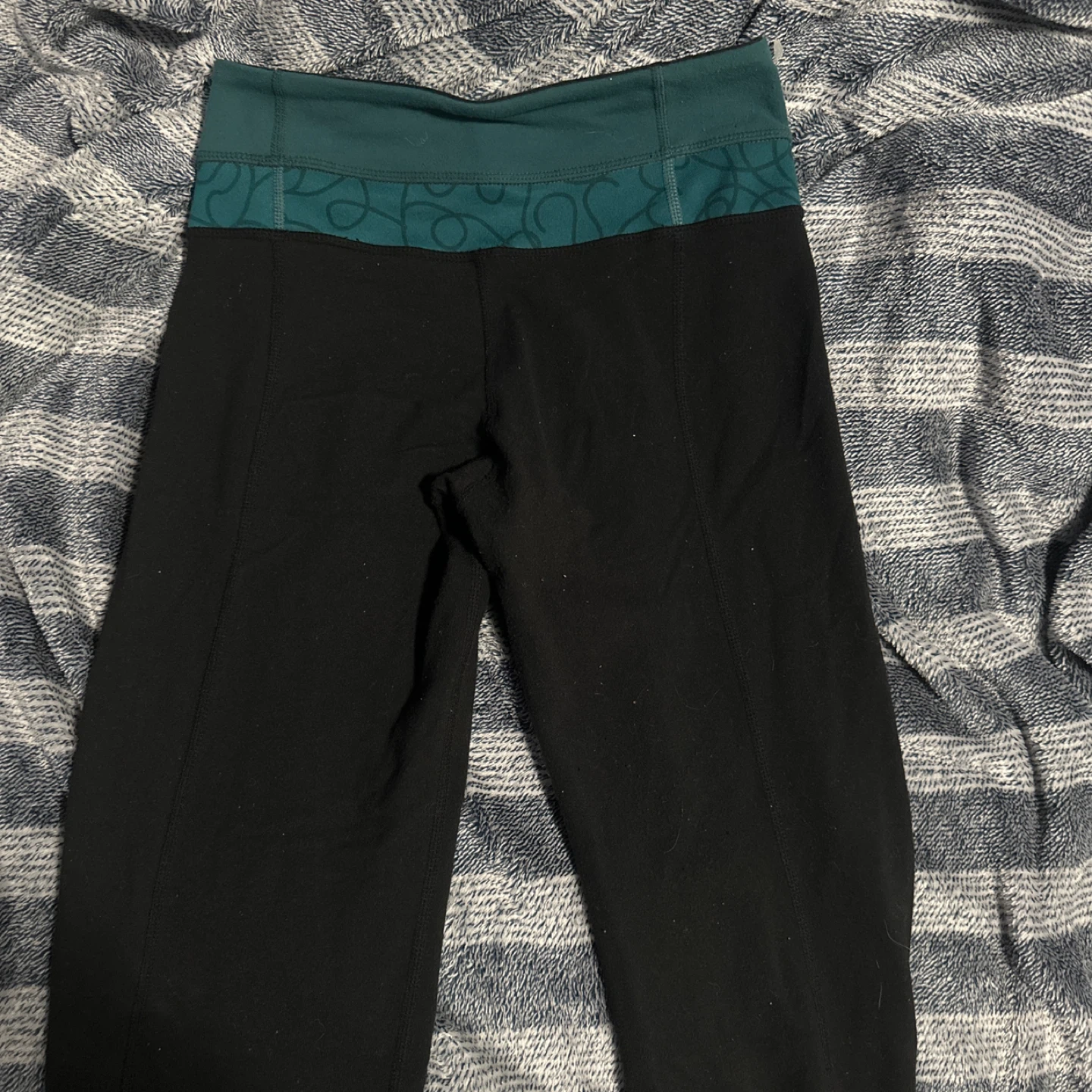 Lululemon Black Yoga Pants with Teal Waistband - photo 4