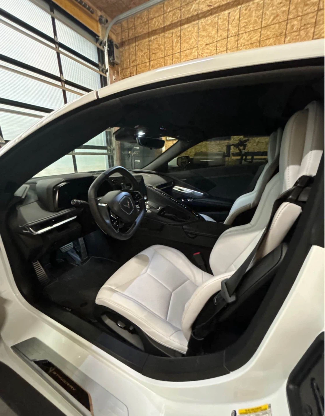 White Chevrolet Corvette C8 - photo 5