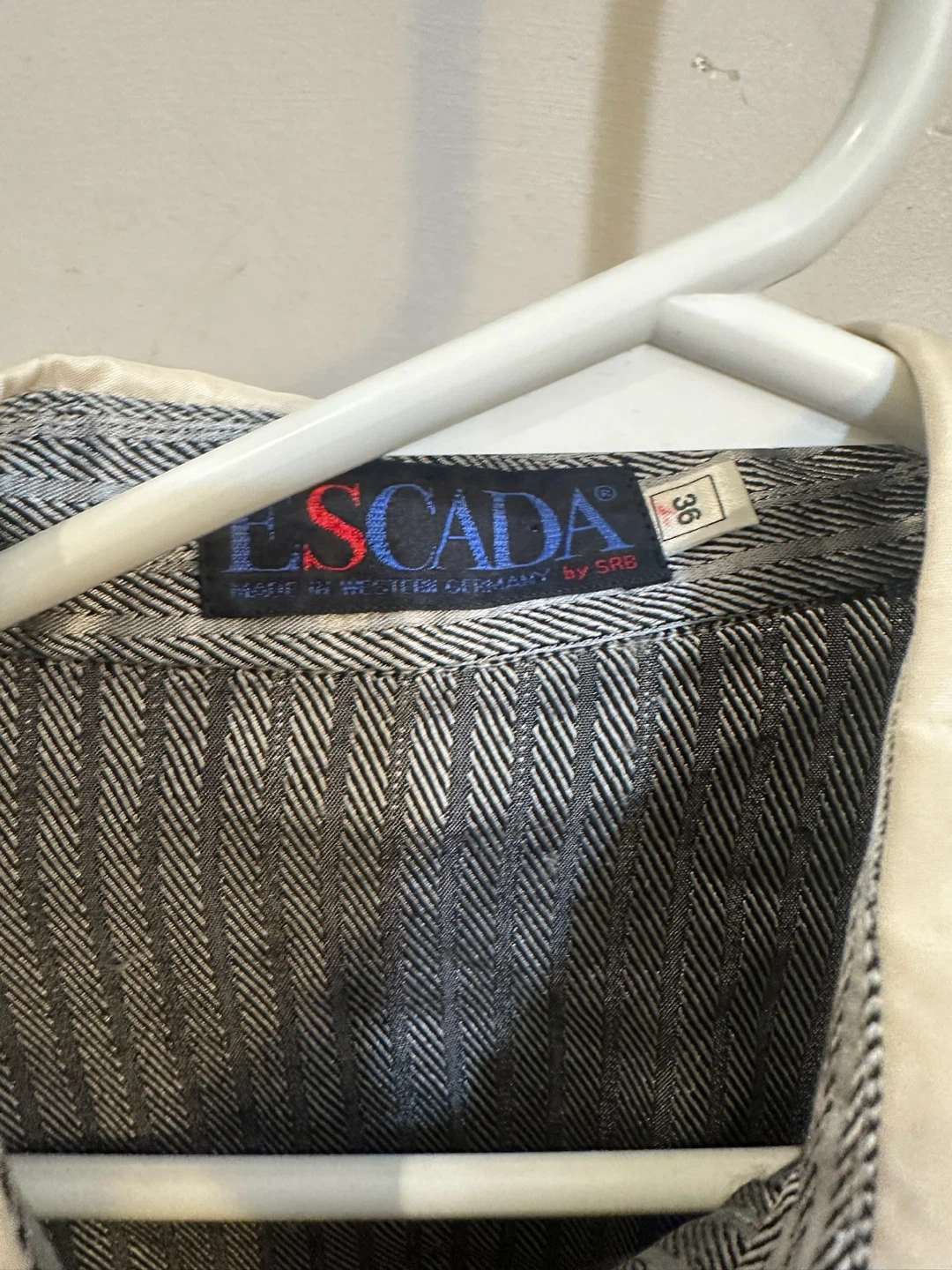 Escada Silver silk Button-Up Shirt Size 36 - photo 3