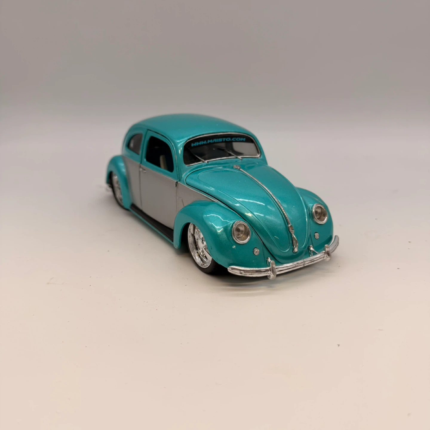 Maisto 1:18 Scale Volkswagen Beetle Diecast Model Car