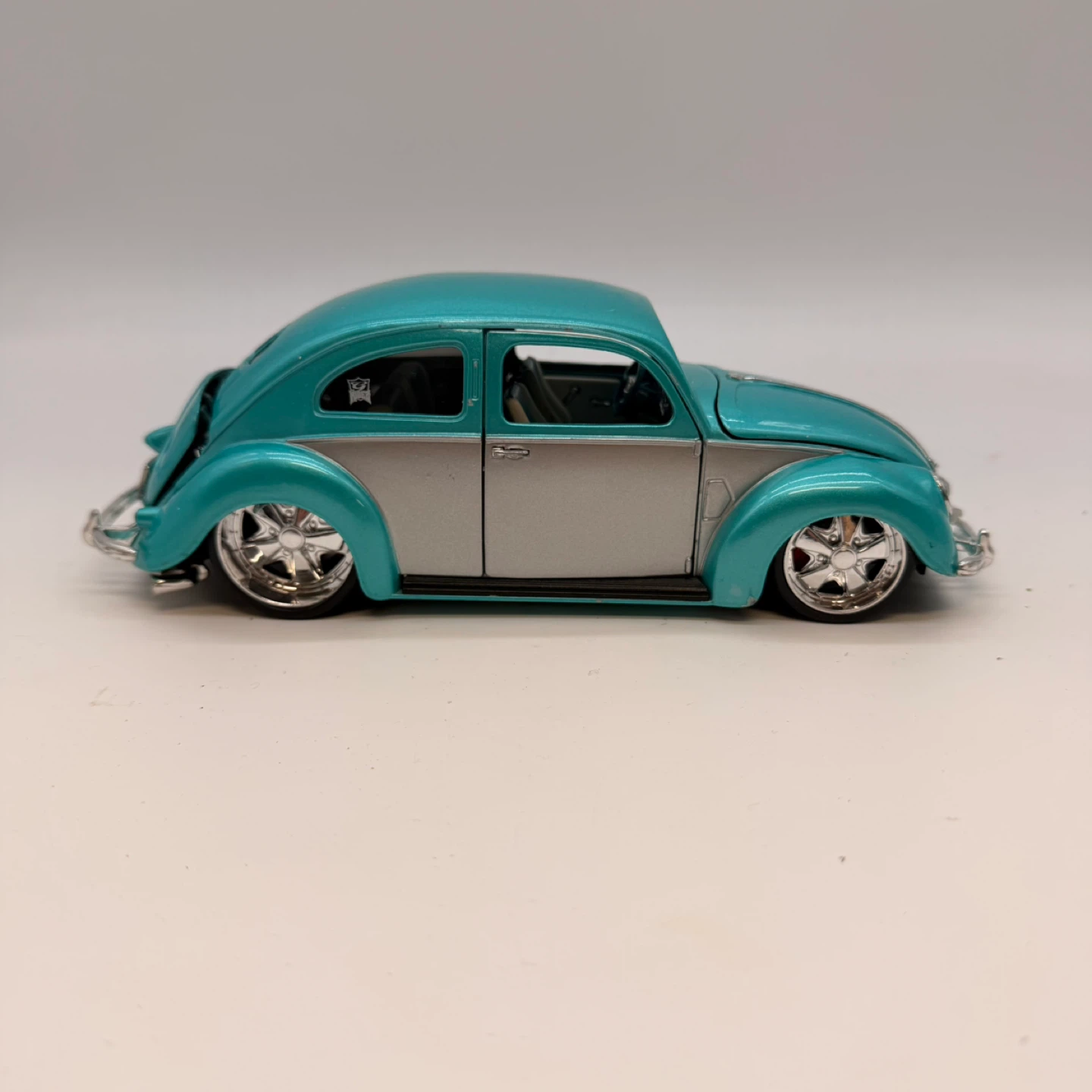 Maisto 1:18 Scale Volkswagen Beetle Diecast Model Car - photo 2