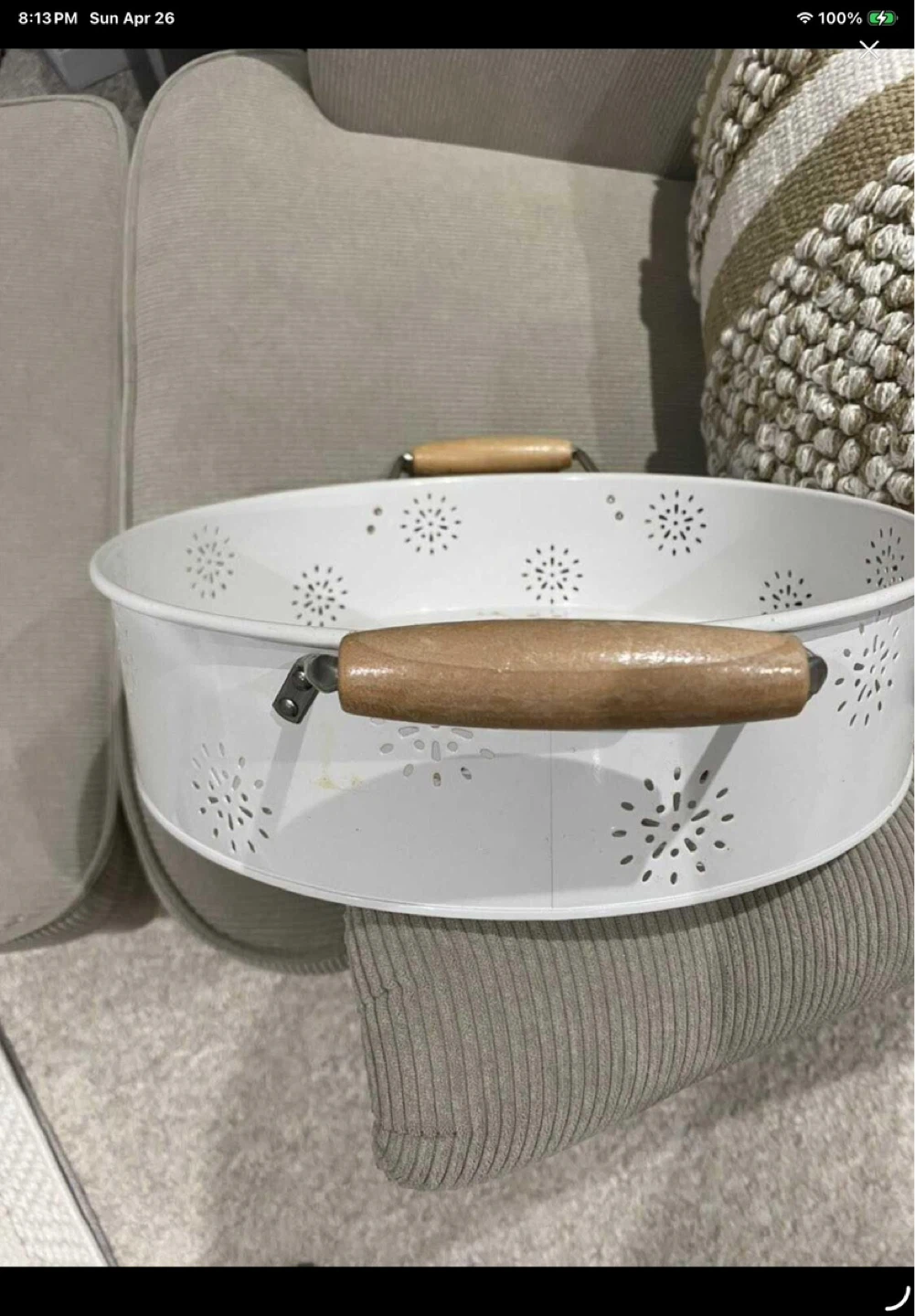 White metal tin with bee design and wooden handles - photo 3