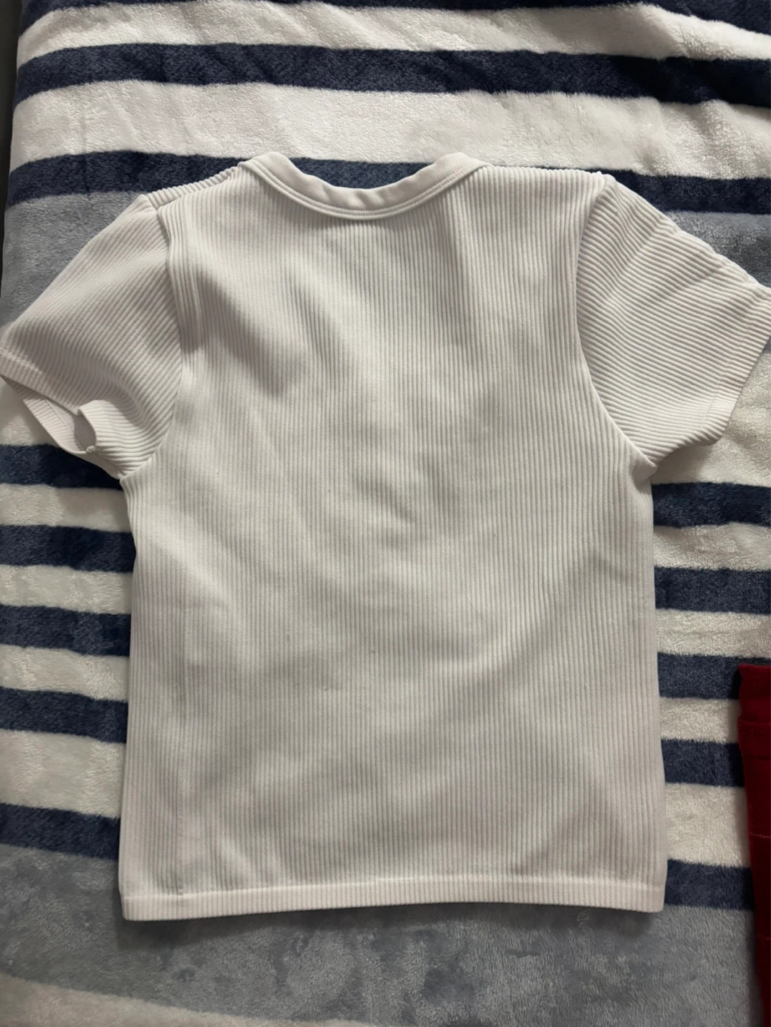 White Ribbed V-Neck T-Shirt - Medium - photo 2