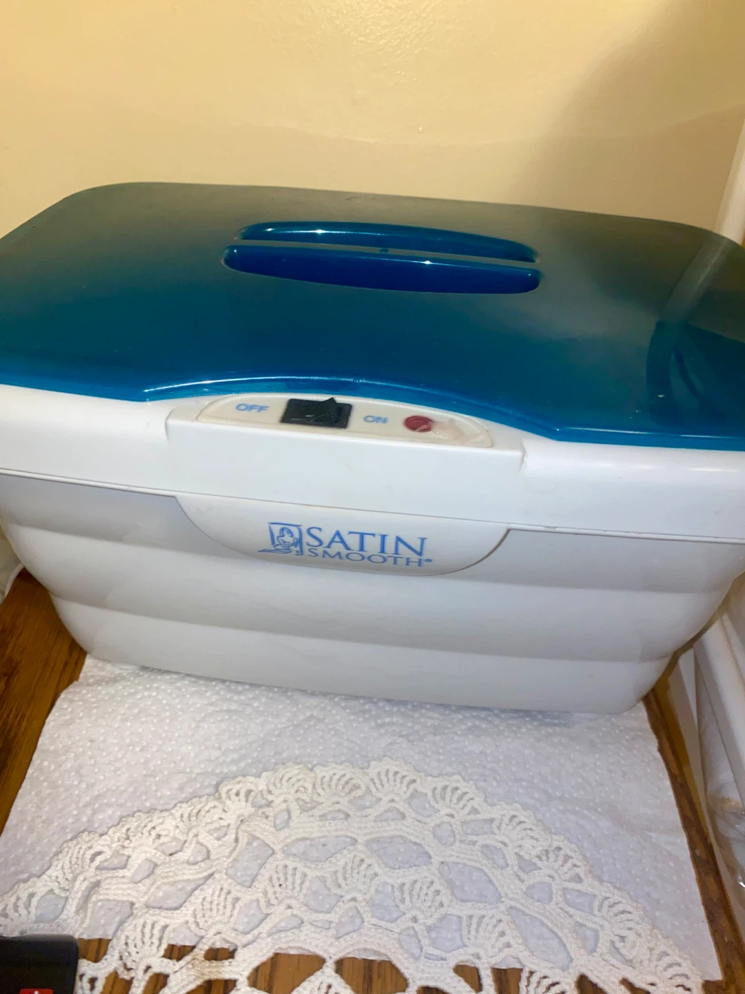 Satin Smooth paraffin wax warmer. Professional size